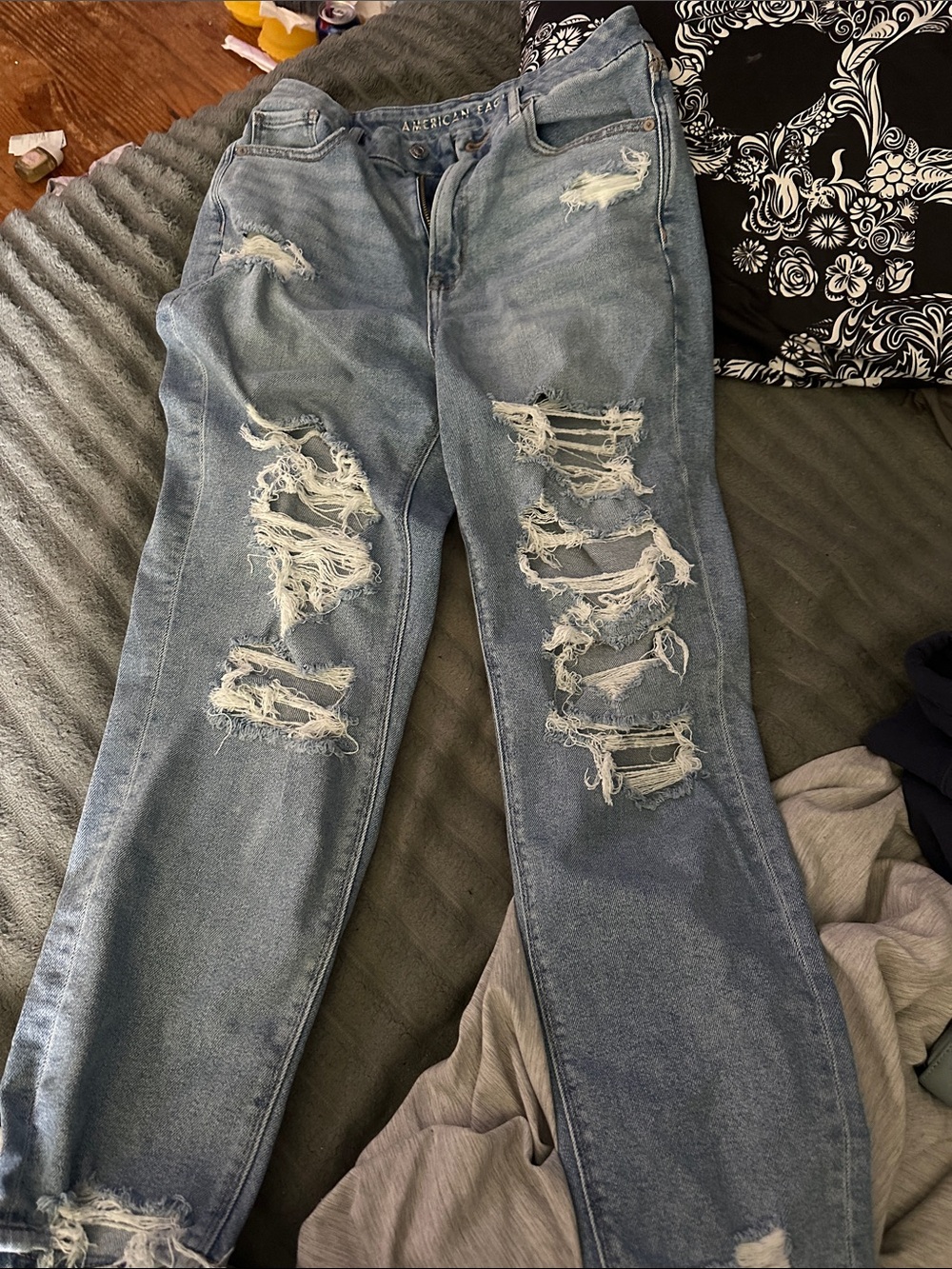 American Eagle Outfitters Light Blue Distressed Boyfriend Jeans